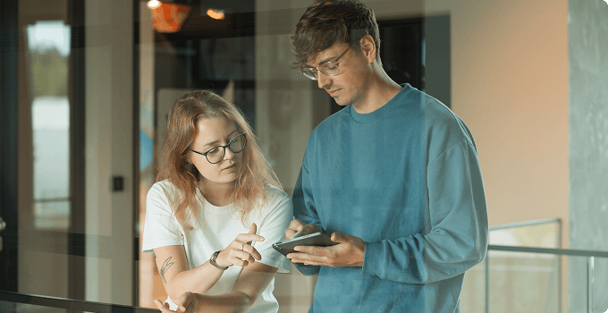 two persons applying the personizer app