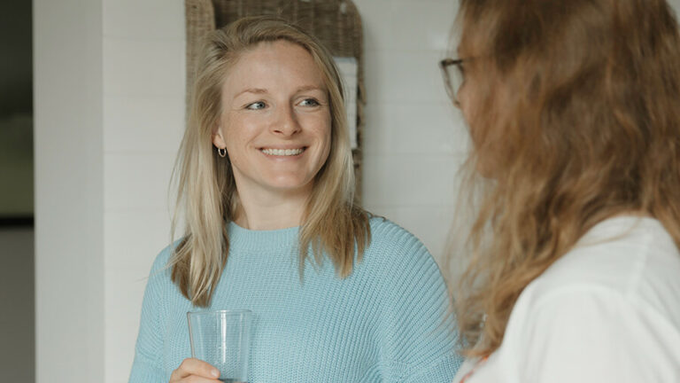 Mitarbeiterinnen bei der Arbeit