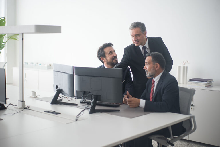 Männer im Büro