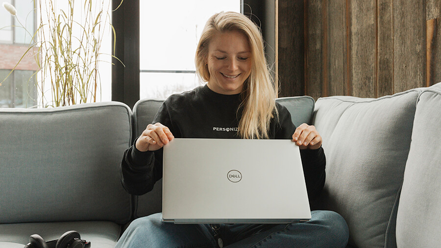 Mitarbeiterin geht in die Pause