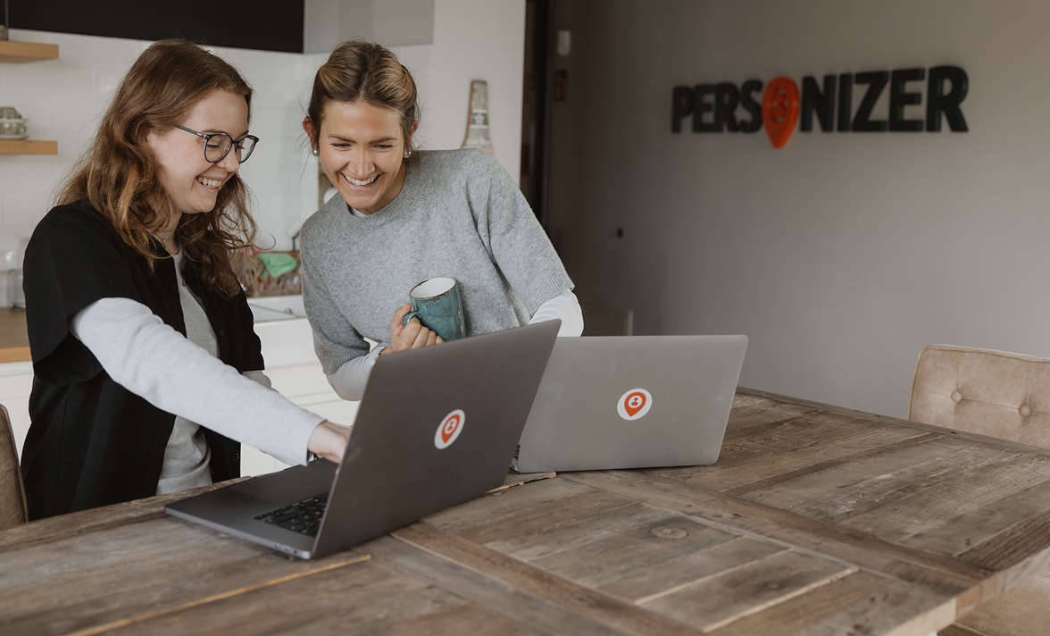 2 Personen in der Kaffee Küche