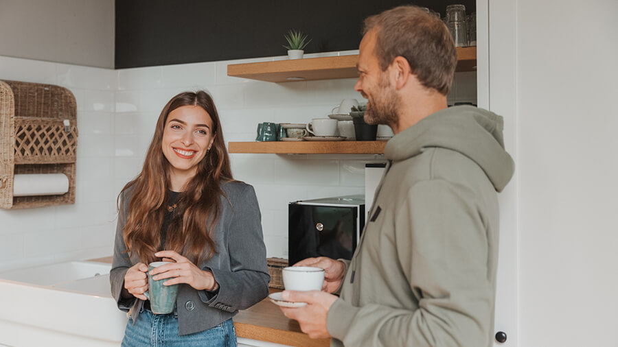 Mitarbeiter in Teeküche