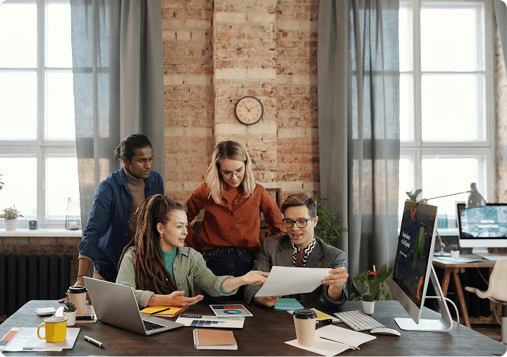 Projektleitung in Besprechung