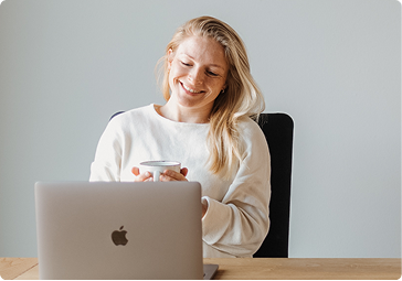 zufriedene Mitarbeiterin