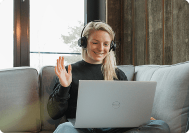 Satisfied employee using Personizer time tracking